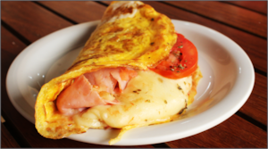 Omelete presunto, mussarela, tomate e orégano