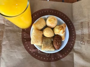 Combo Salgadinho (8und) + Suco laranja